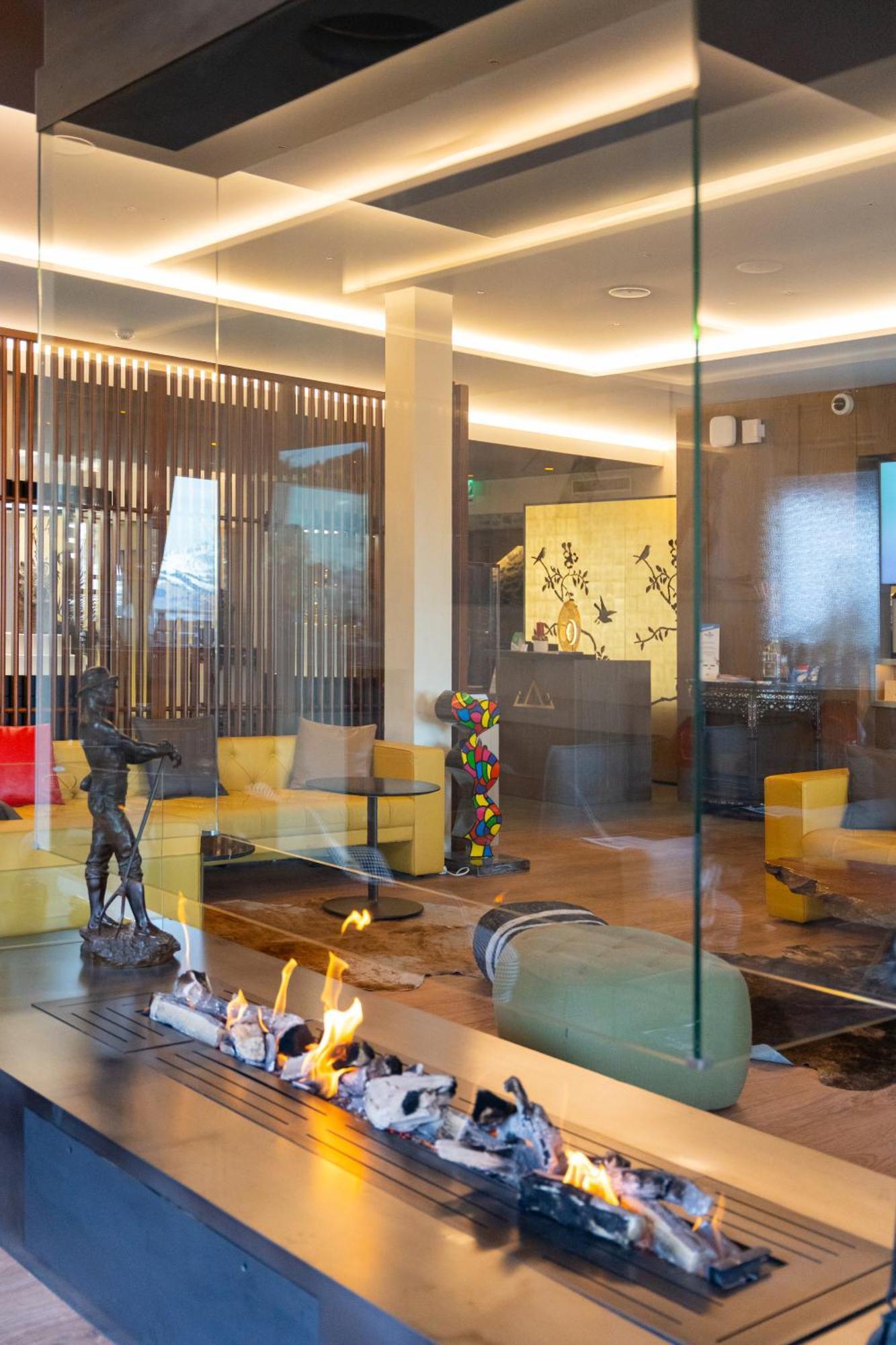 Viu Hotel Villars Экстерьер фото
